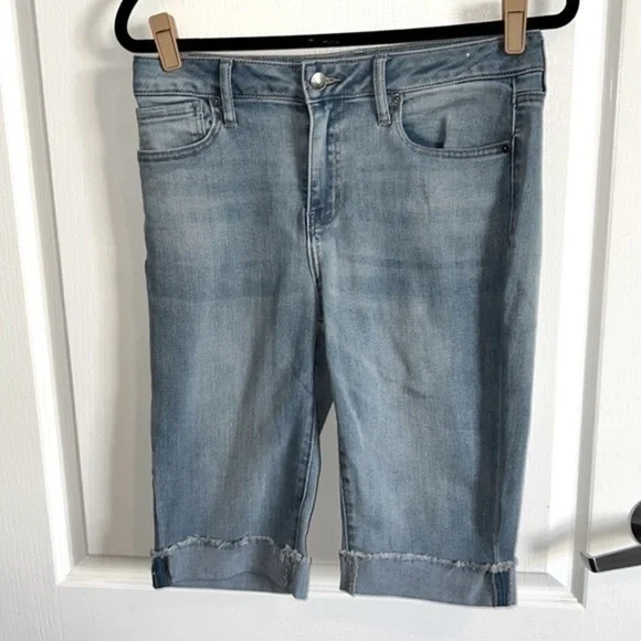 New York and Company - denim capri jeans - size 8 - Picture 9 of 10